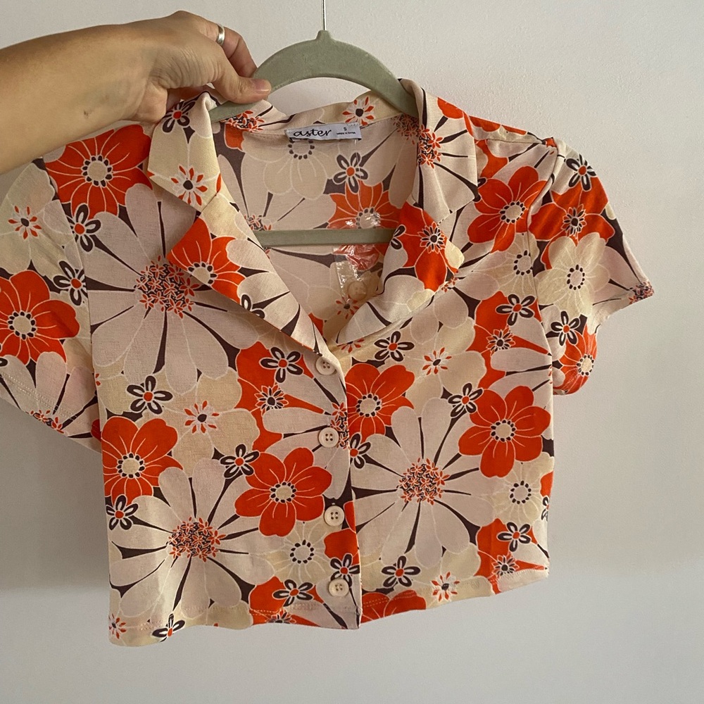 Cute vintage flower print crop top